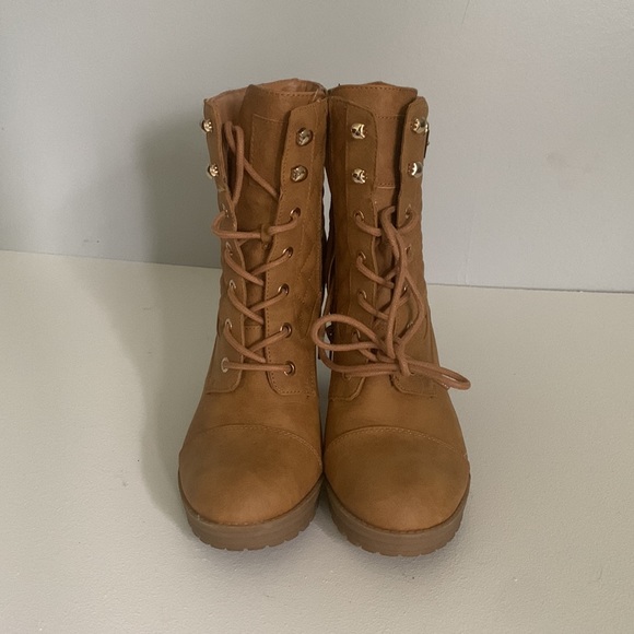 EUC GBG G by Guess Camel Quilted Leather Platform Booties Lace Up Boots - Picture 11 of 11